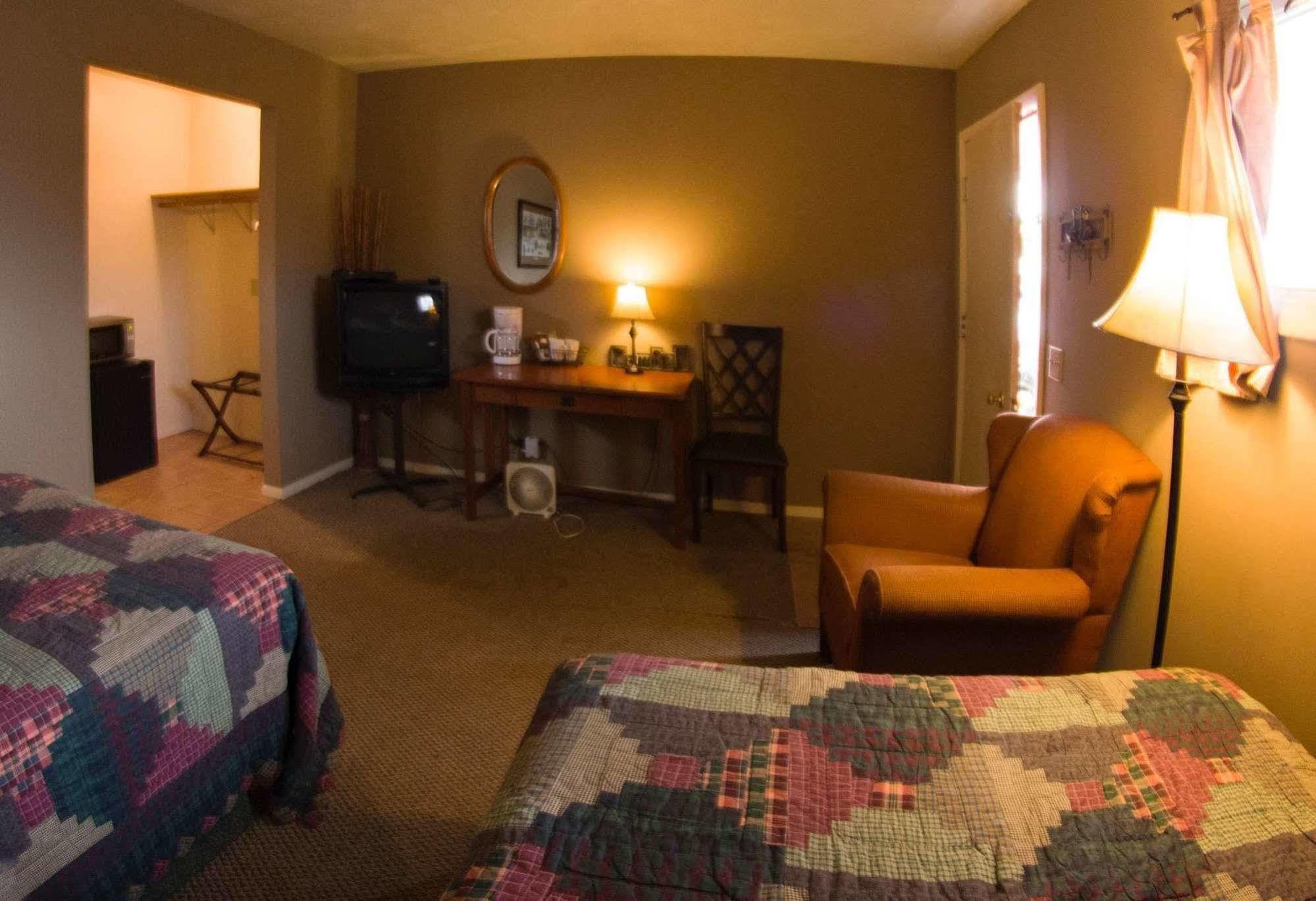 Yellowstone Holiday Motel West Yellowstone Buitenkant foto