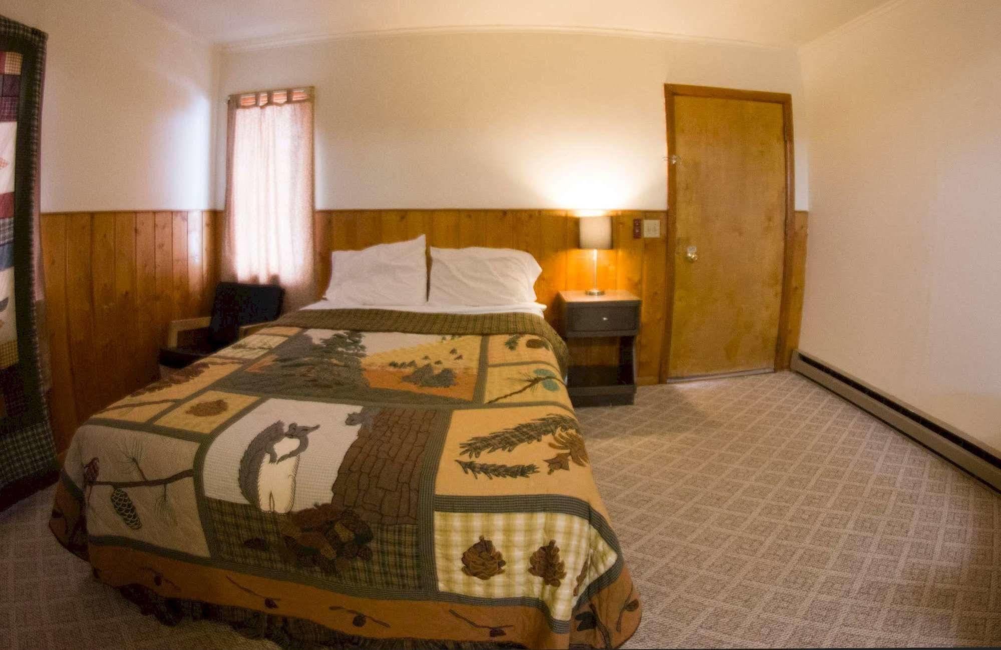 Yellowstone Holiday Motel West Yellowstone Buitenkant foto