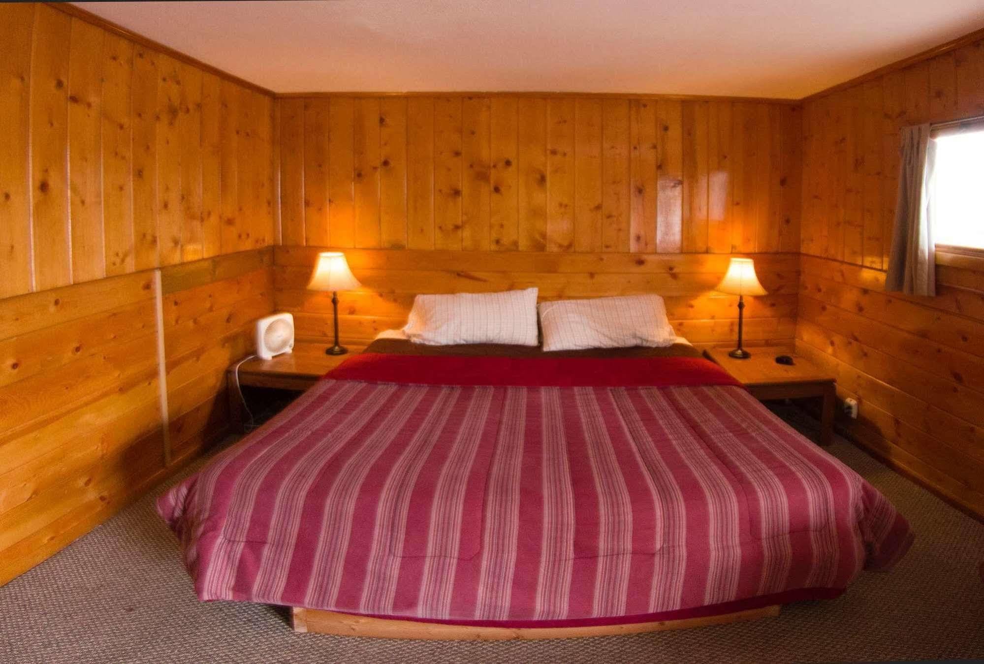 Yellowstone Holiday Motel West Yellowstone Buitenkant foto