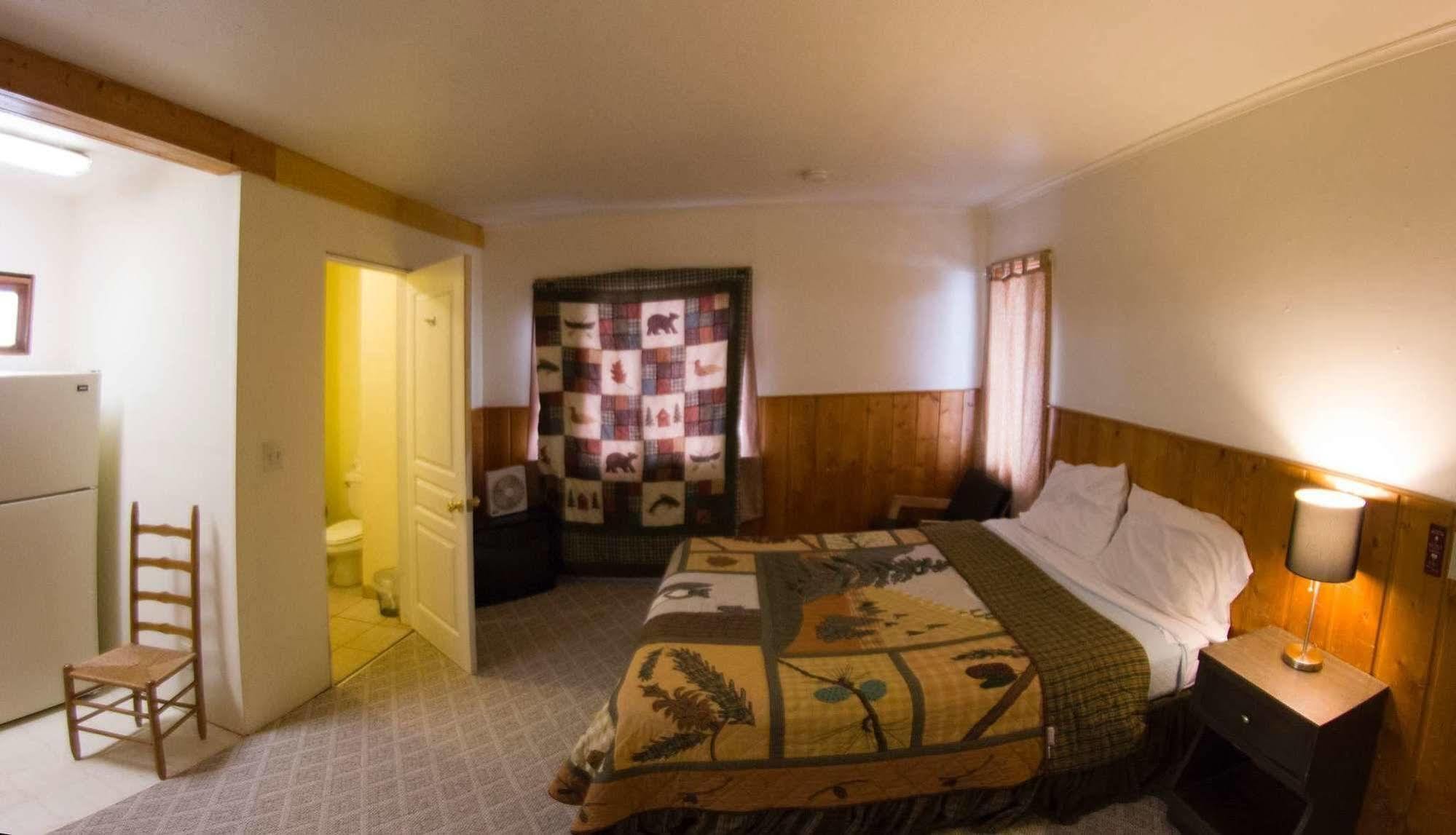 Yellowstone Holiday Motel West Yellowstone Buitenkant foto