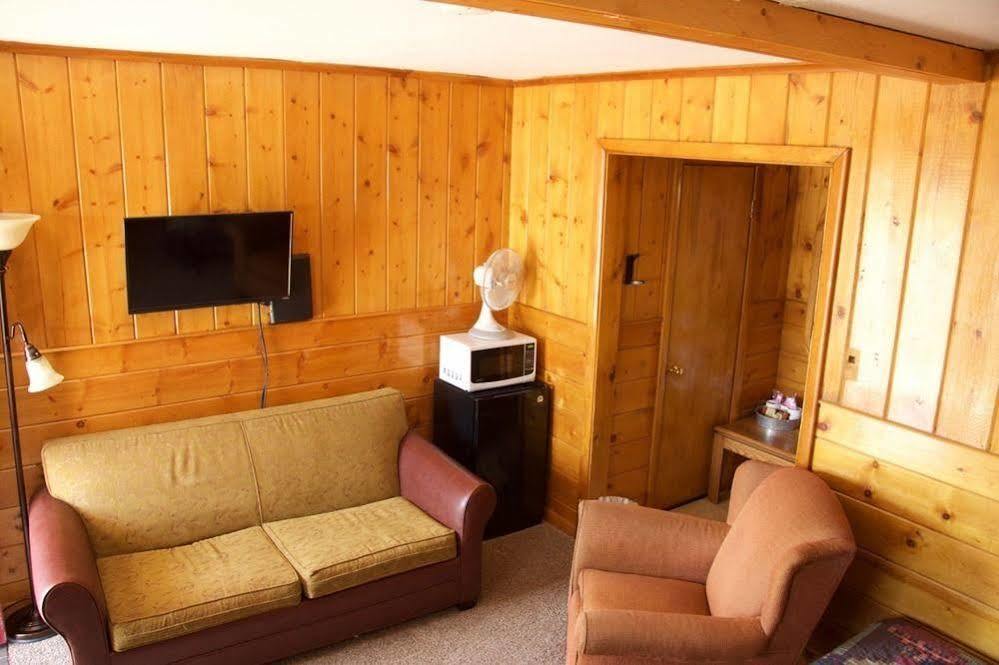 Yellowstone Holiday Motel West Yellowstone Buitenkant foto